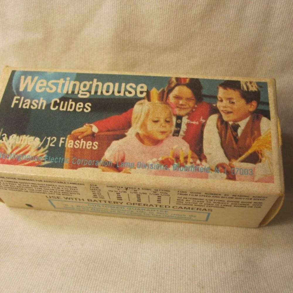 vintage Westinghouse Flash Cubes 3-pack- complete, short box, unburnt
